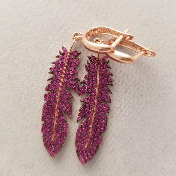 💥HOST PICK!! 💥Red ruby rose gold feather set 🥳 - Picture 3 of 7